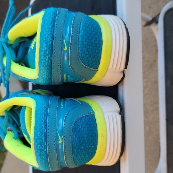 Wms Nike sneakers sz 9 - Picture 6 of 10